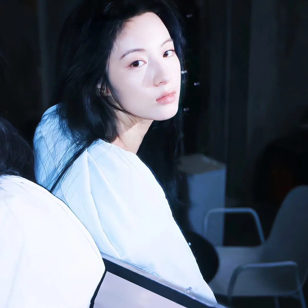 扬眉女导甘比茵
